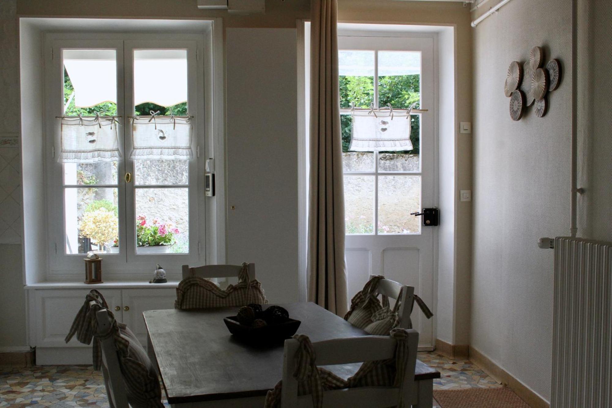 Chambres A La Maison Hermitage Aincourt Exteriör bild